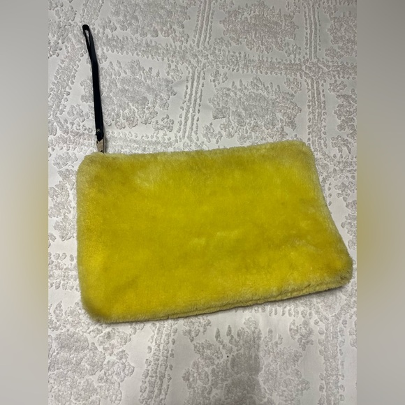 SOLD ! Fluffy yellow faux fur clutch by Zara - Picture 9 of 12